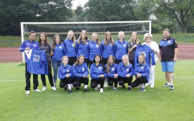 Neue Jacken für die B-Juniorinnen der SpVgg Oelde